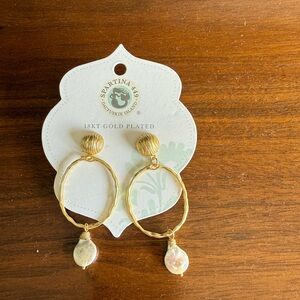 Gold and pearl earrings